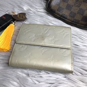 AUTH Louis Vuitton Vernis Silver Elise Wallet